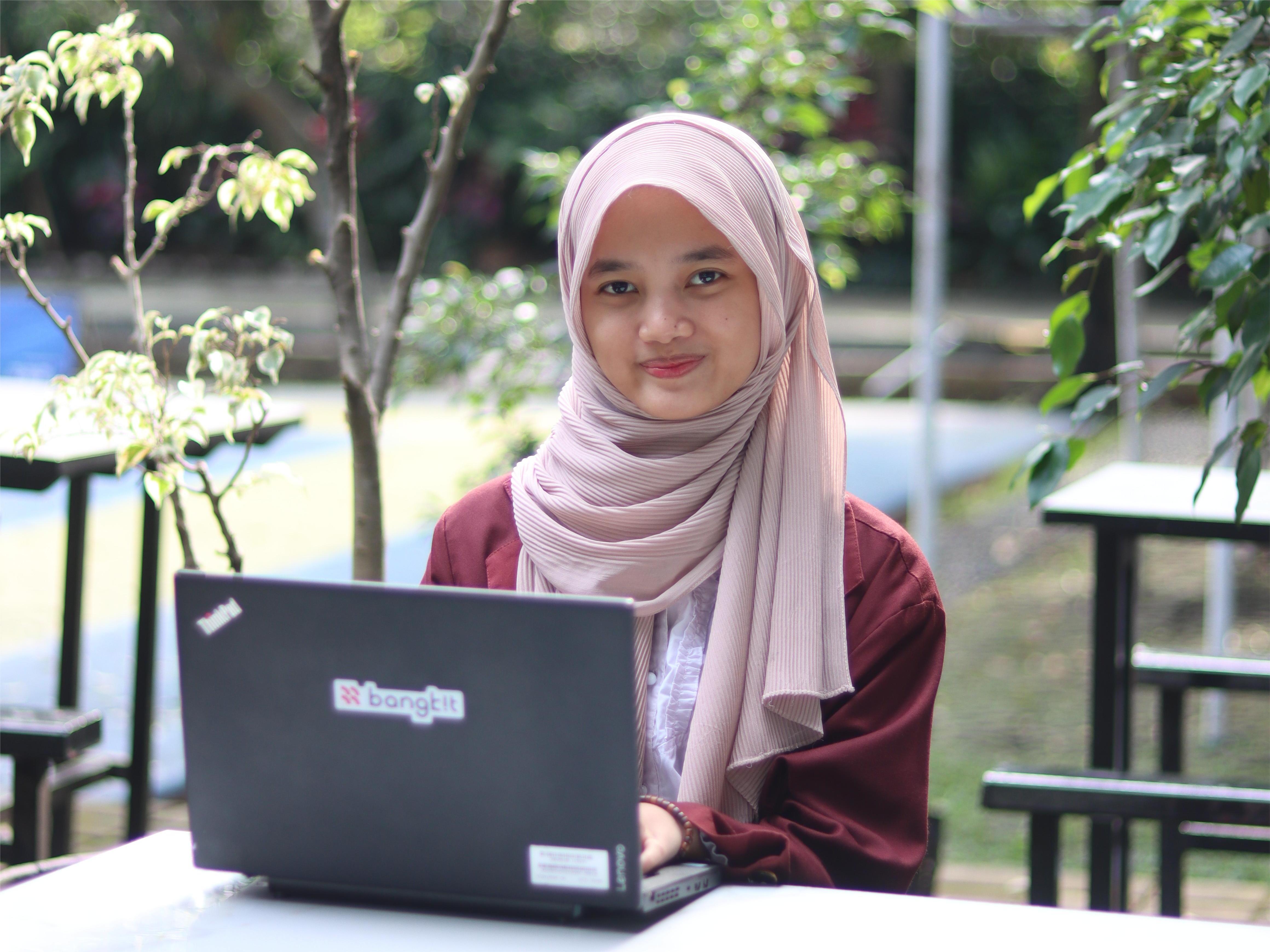 Apakah Tidak Kuliah Karena Biaya Tinggi Masih Jadi Alasan di Zaman Sekarang?